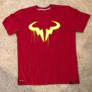 Men’s Nike dri-fit medium red t shirt